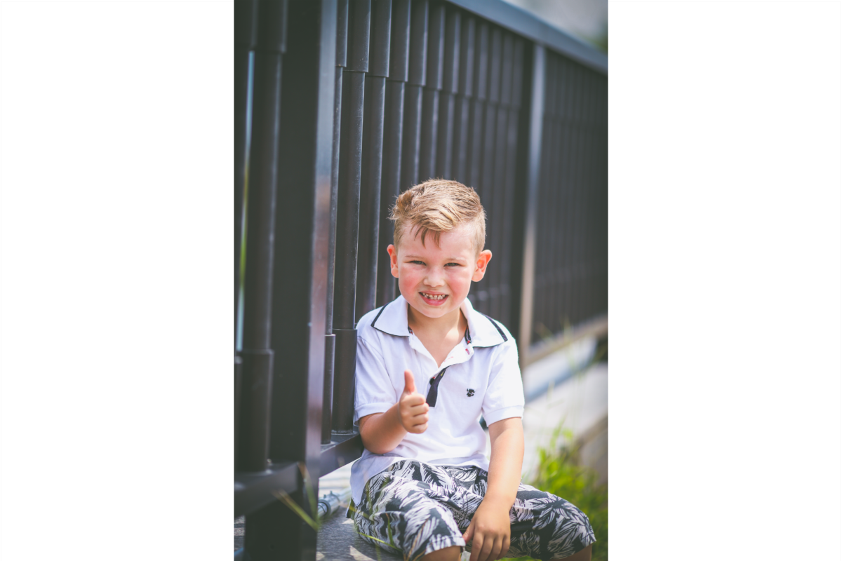 Img 1423 2 - Sitting (1200x800), Png Download