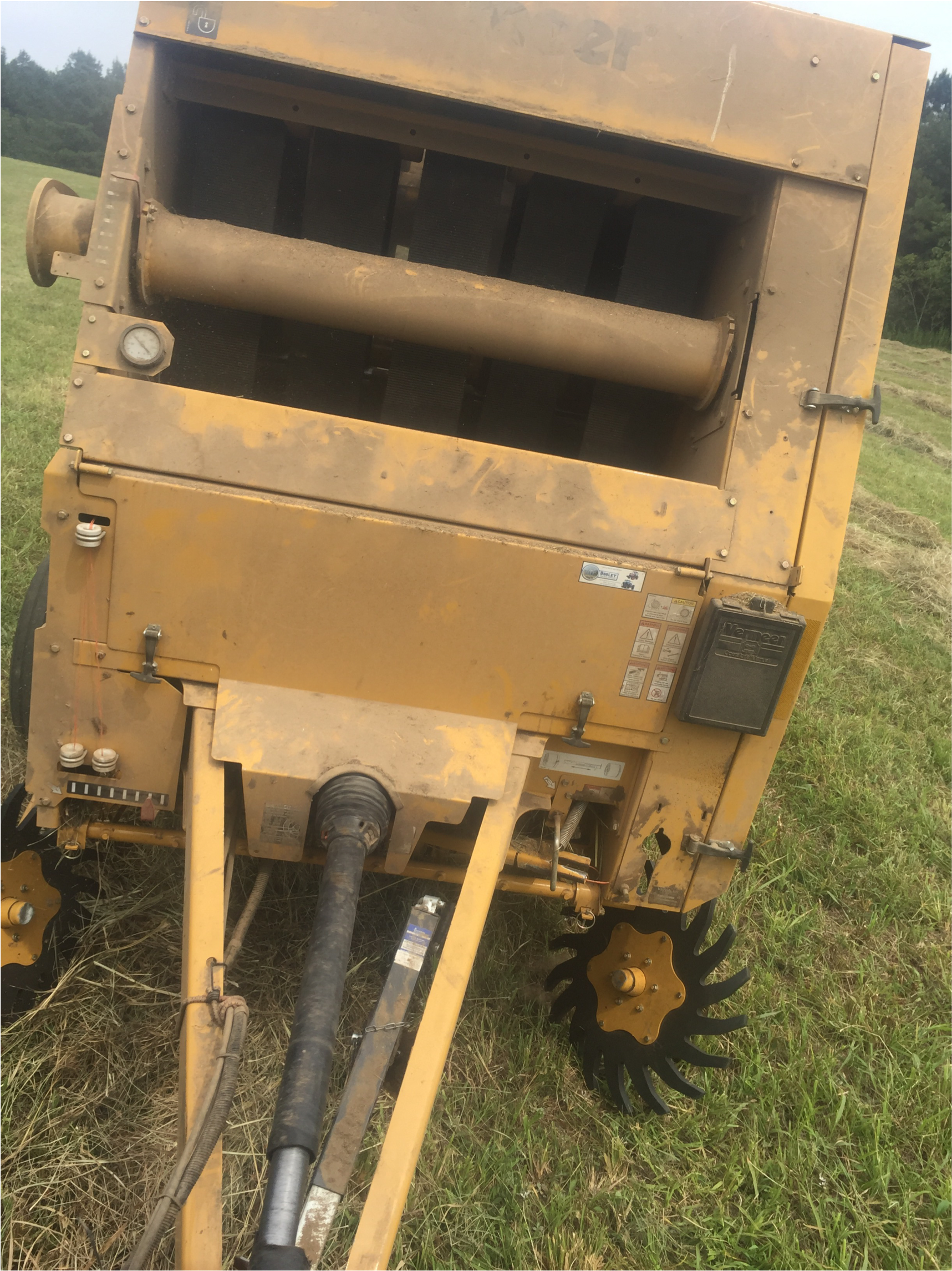 Fescue Round Bales - Isuzu Forward (2448x2448), Png Download