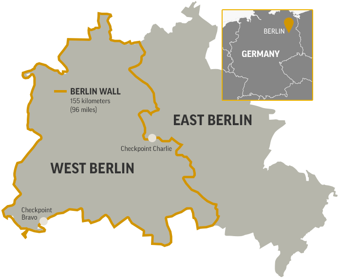 Map Of The Berlin Wall Separating West Berlin And East - East West Berlin Wall Map (696x573), Png Download
