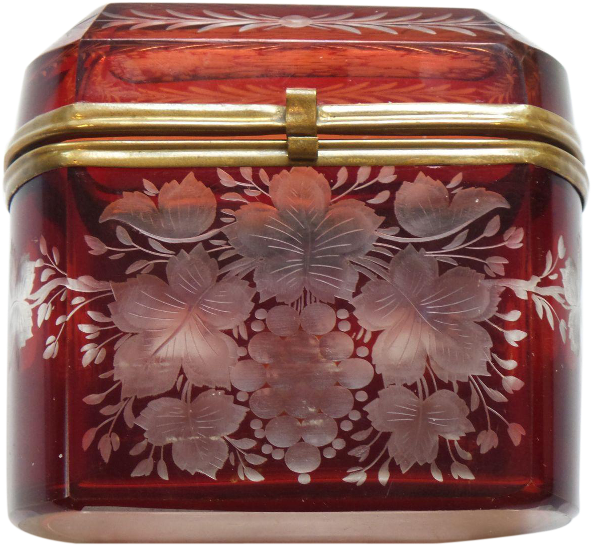 Bohemian Ruby Overlay Art Glass Box / Casket, Engraved - Casket (1178x1178), Png Download