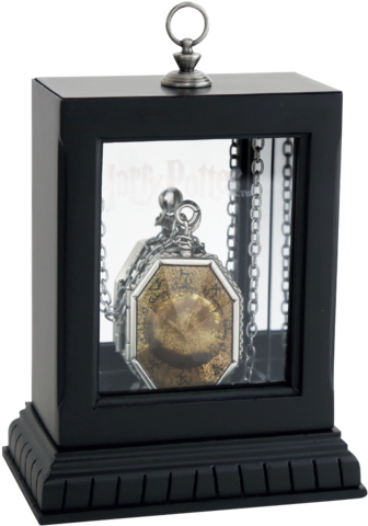 This Locket Is A Replica Of The One Found By Albus - Harry Potter Locket From The Cave (528x600), Png Download