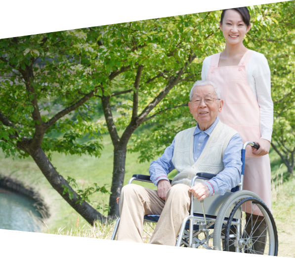 Old Man With Hes Young Pretty Daughter - 車椅子 Or 車いす Or 車 イス 介護 (597x522), Png Download