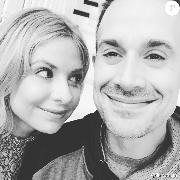 Sarah Michelle Gellar Et Son Mari Freddie Prinze Jr - Sarah Michelle Gellar November 2017 (950x596), Png Download