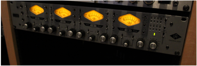 Studio A Universal Audio 4-710d - Electronics (800x533), Png Download
