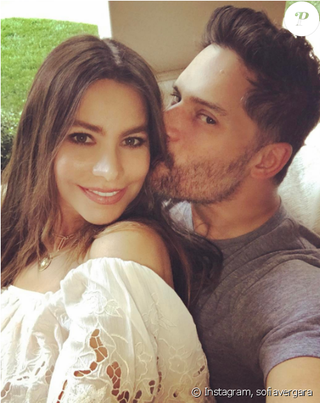 Sofia Vergara Et Son Mari Joe Manganiello Sont Toujours - Femme Et Son Mari (950x577), Png Download