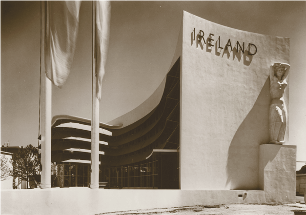Modern Ireland In 100 Artworks - Irish Pavilion For The New York World Fair In 1938 (880x440), Png Download