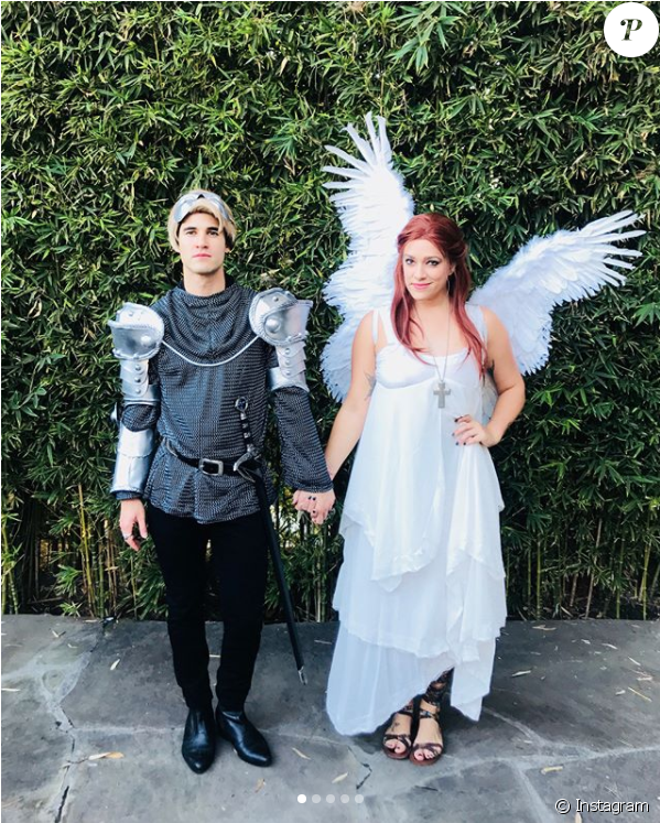 Darren Criss Et Sa Compagne Mia Swier, Ici Lors D'halloween - Darren Criss And Mia Swier (950x746), Png Download