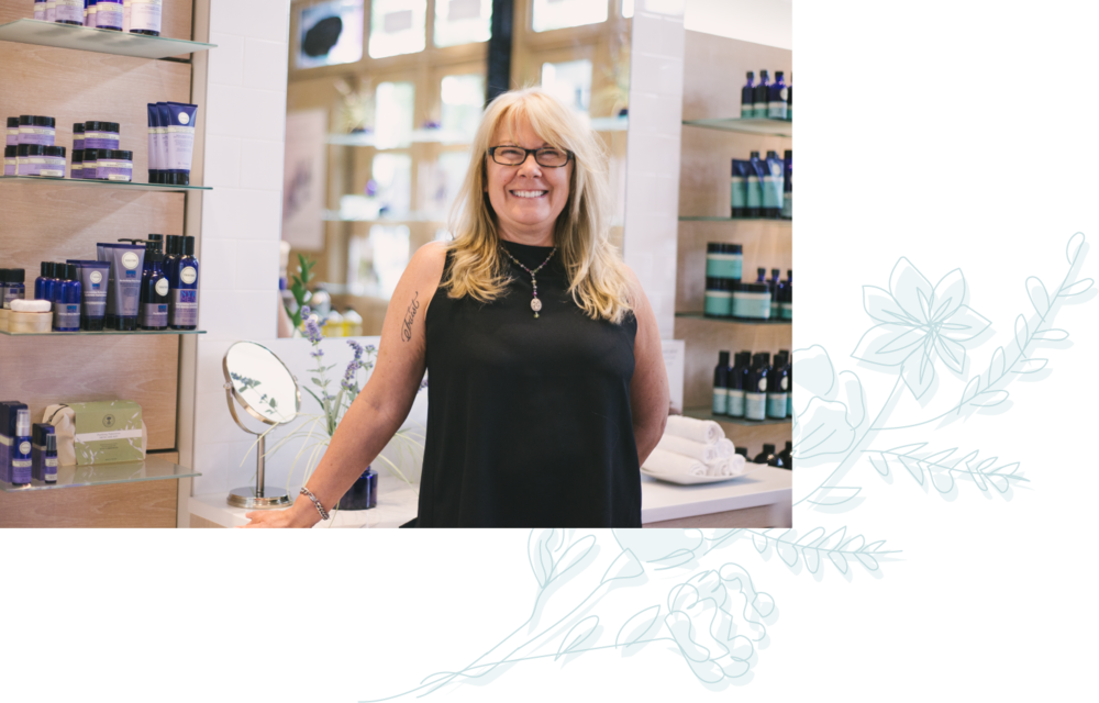 Erika With Floral Background (1000x640), Png Download