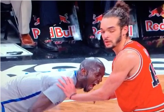 El Veterano De Los Nets Intentó Morder En La Mano A (790x444), Png Download