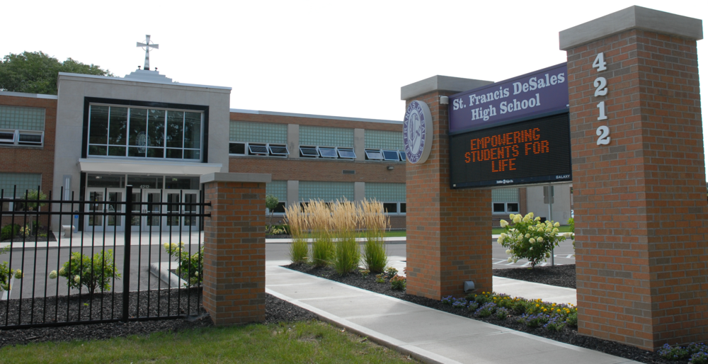 1474847820924 - St Francis Desales High School Columbus (1000x514), Png Download