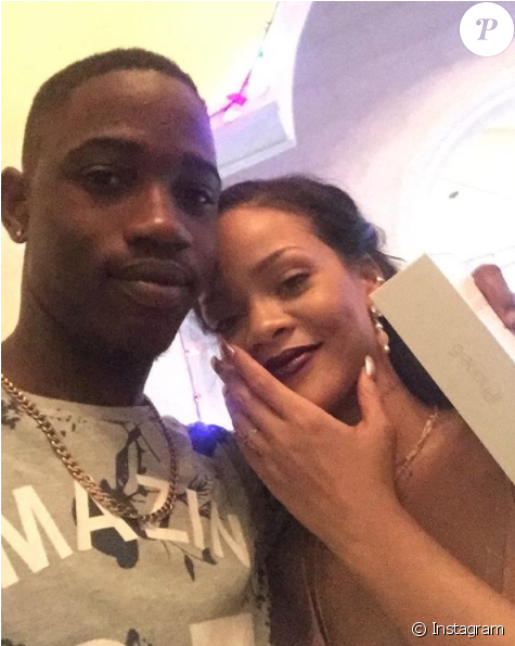 Rihanna Et Son Cousin Tavon Kaiseen Alleyne Sur Une (950x594), Png Download