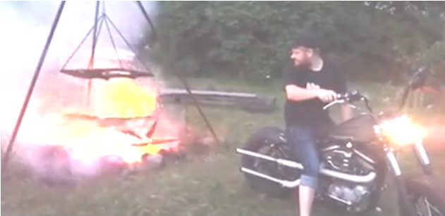 Usa Una Harley Davidson Para Prender Una Fogata (1140x640), Png Download