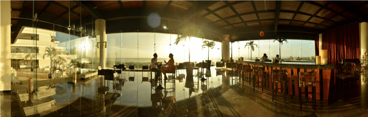 Mujer Blanco Y Negro Con Labios Rojos En Hotel The (1400x900), Png Download