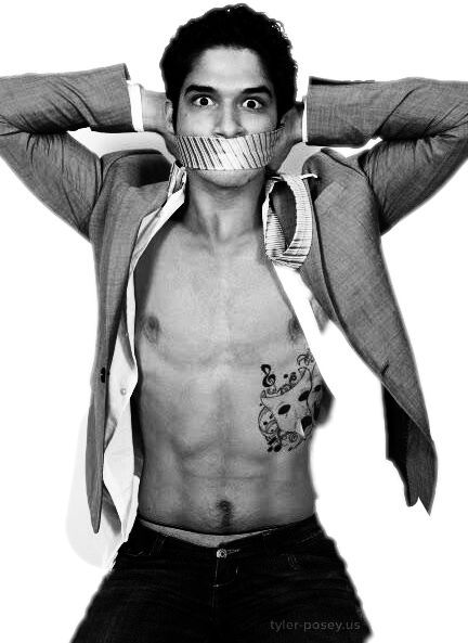 Tyler Posey 2016 Shirtless (432x593), Png Download