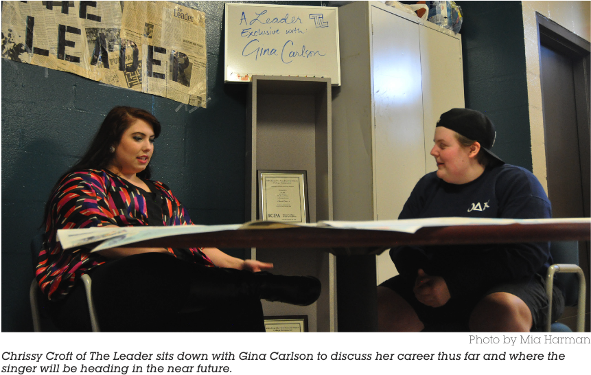 As Kelly Clarkson's Words Filled The Room, Young Gina (902x562), Png Download