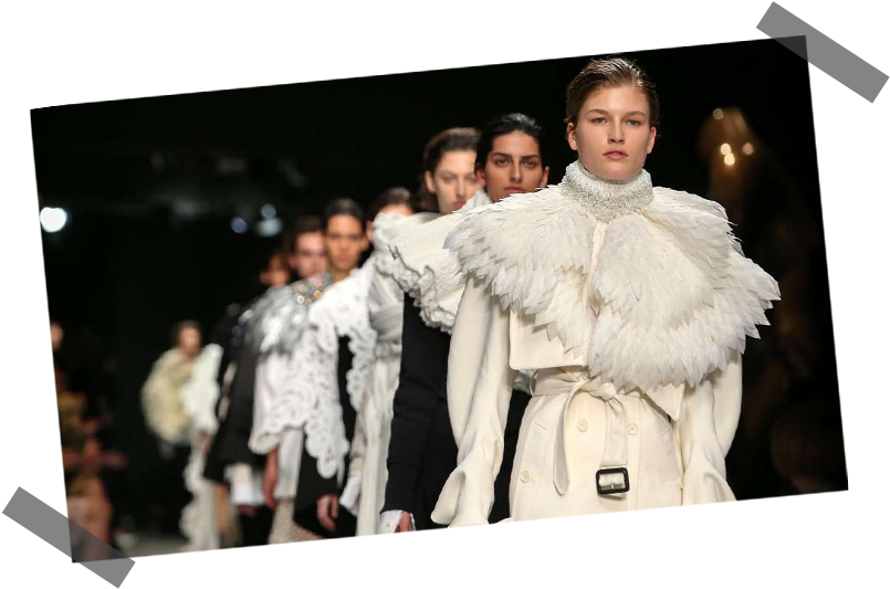 Moore Muses Burberry - Fashion (900x532), Png Download