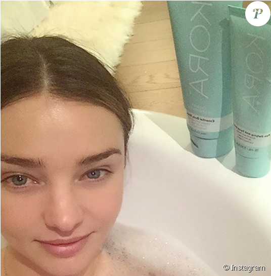 Miranda Kerr Lève Le Voile Sur Son Quotidien Glamour - Miranda Kerr 2017 Kora Organics (950x544), Png Download