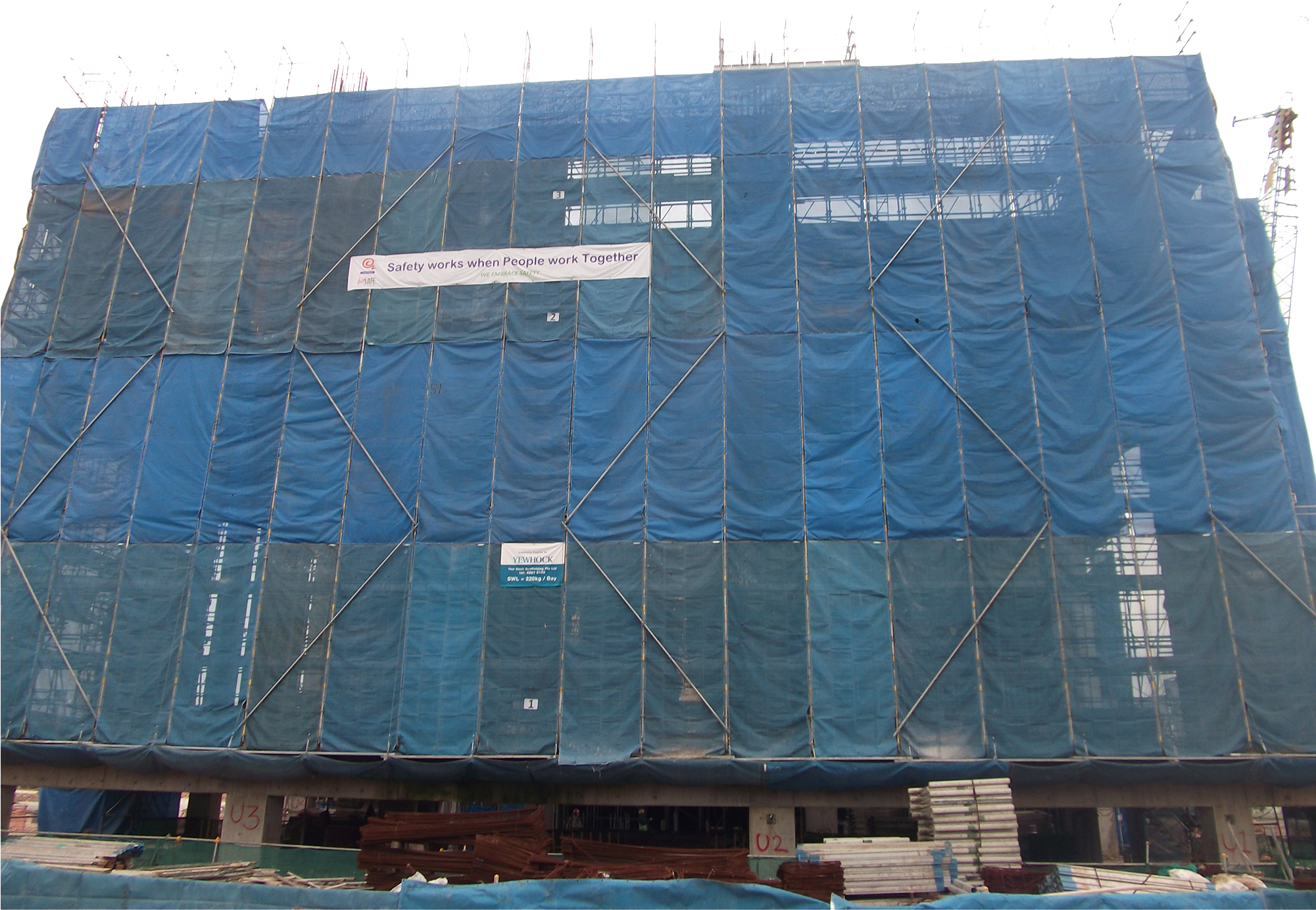 Metal Scaffolding - Construction - Commercial Building (2000x2000), Png Download