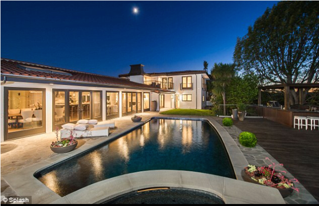 Mila Kunis' Old Haunt Sells Again For Nearly - Mediterranean Hollywood Houses (640x1136), Png Download