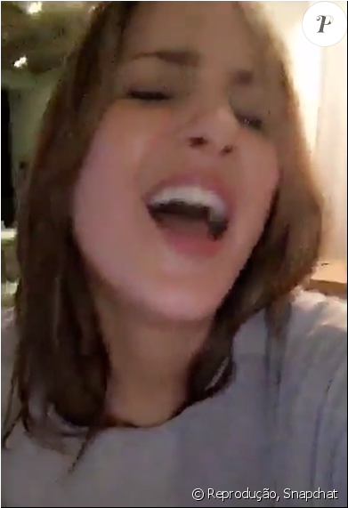 Além De Dançar, A Cantora Claudia Leitte Cantou Sua - Tongue (950x570), Png Download