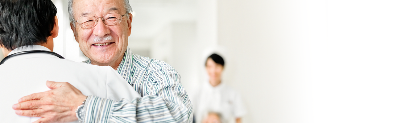 Senior Asian Man Smiling And Embracing Doctor In A - Patient (1500x400), Png Download
