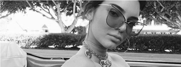 Óculos Com Lentes Coloridas - Kendall Jenner Selfie 2017 (880x370), Png Download