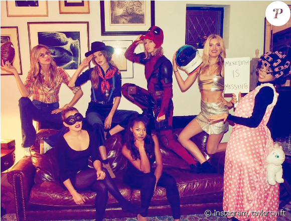 Taylor Swift, Déguisée En Deadpool Pour Halloween, - Taylor Swift Halloween Costume (950x439), Png Download