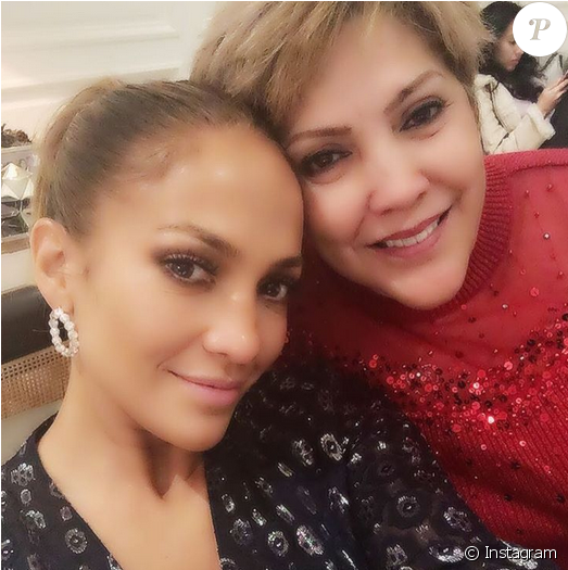 Jennifer Lopez Selfie Singer - Alexis Texas Selfie (950x524), Png Download