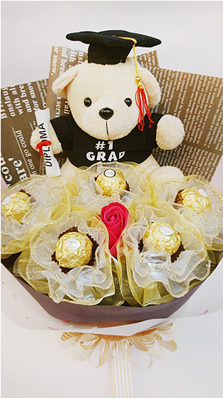 Graduation Bouquet - Graduation Bear With Chocolate Bouquet (840x560), Png Download