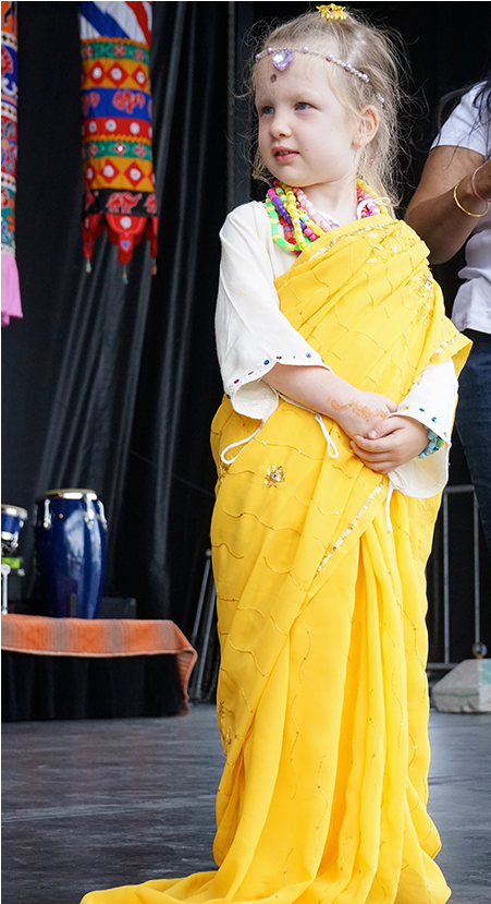 A Child Demurely Models A Buttercup-yellow Sari - Girl (900x828), Png Download