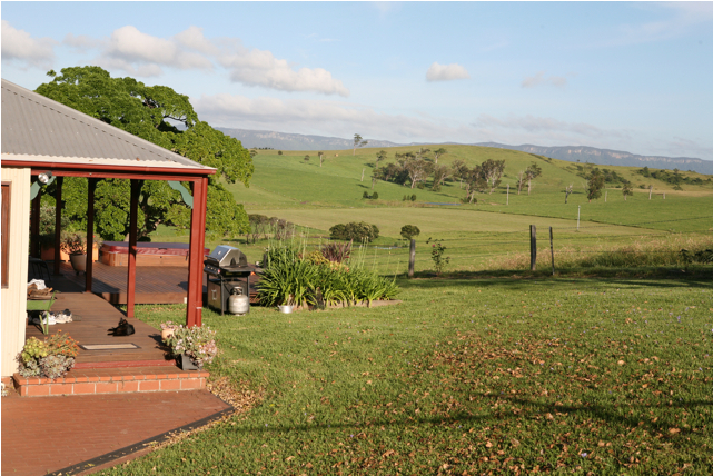 Farmhouse, Cottage & Stonehouse With Rural & Ocean - Yard (800x533), Png Download