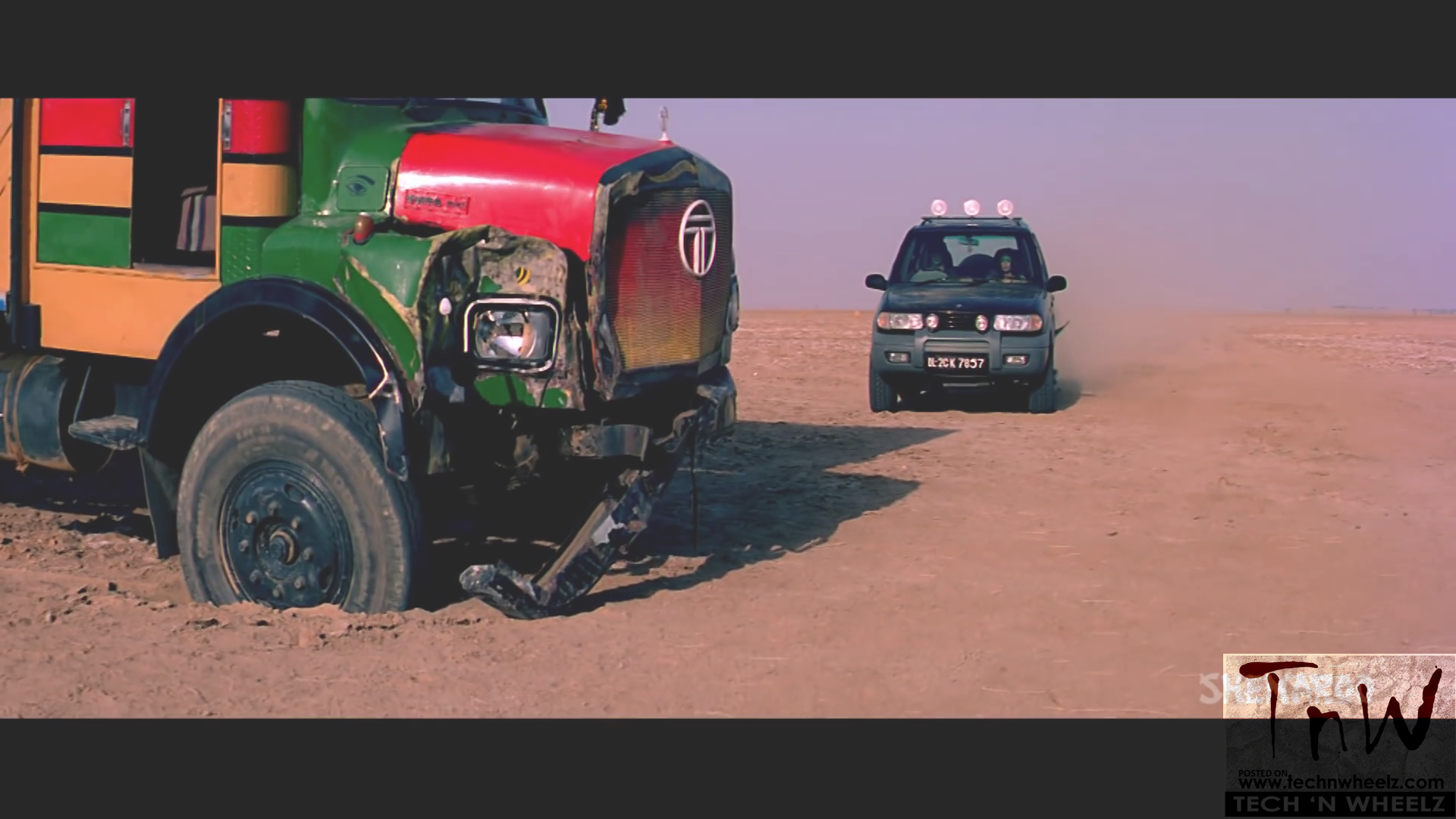 Cars In Road Hindi Movie - Tractor (1920x1080), Png Download