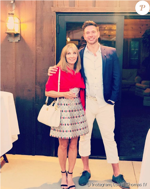 Laurie Eastwood Avec Son Fils Lowell Thomas Iv - Formal Wear (950x652), Png Download