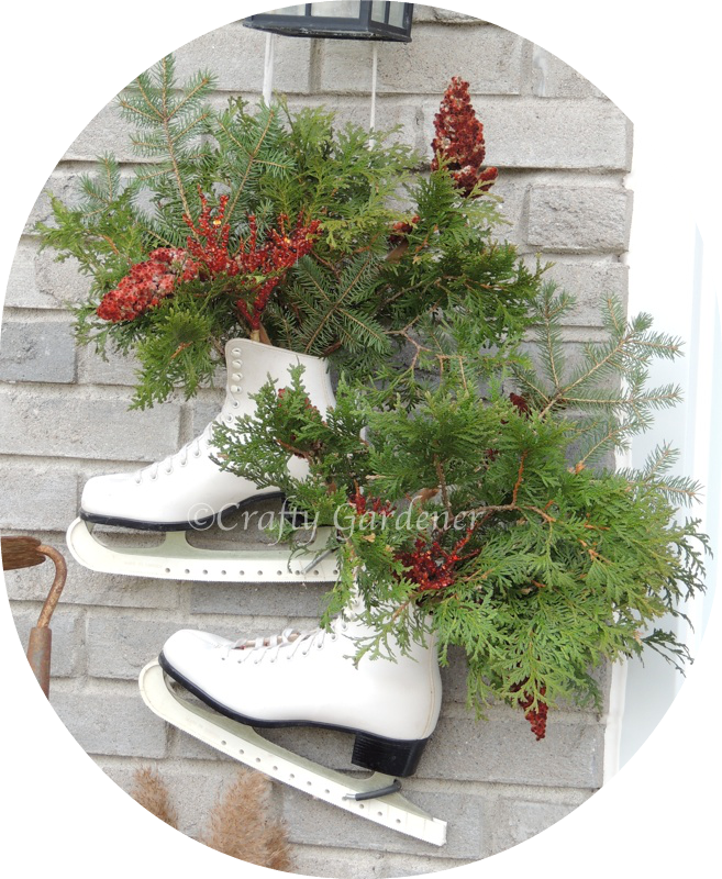 Skates Greenery1b - Christmas Tree (657x800), Png Download