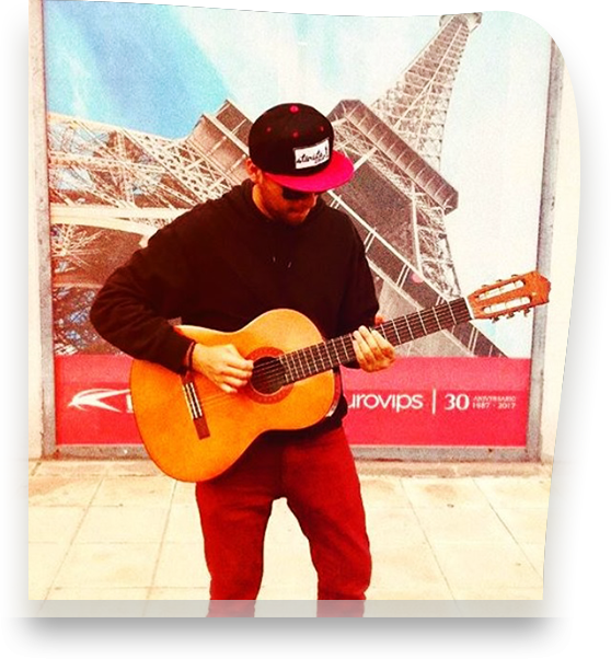 A Buenos Aires Le Falta Color - Eiffel Tower (558x602), Png Download