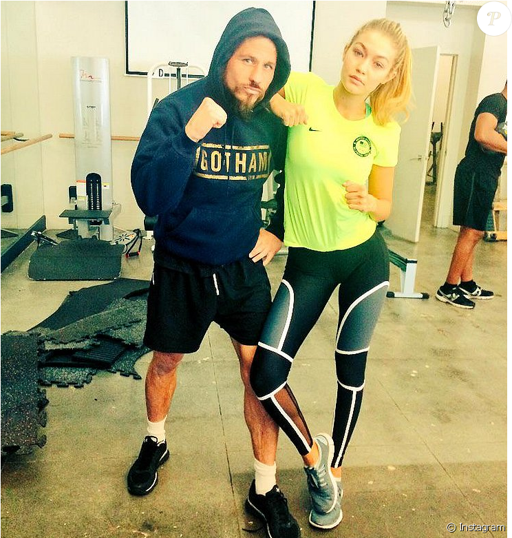 Gigi Hadid Et Son Coach Rob Chez Gotham Gym - Gigi Hadid Leggings Boxing (950x780), Png Download