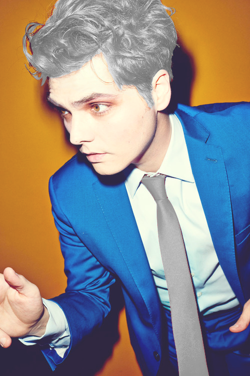 Gerard Way With Hair And Tie That Matches Your Blogs - Gerard Way Hesitant Alien (500x750), Png Download