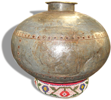 Old Pot Matka In Water Hammered Metal / Round Base - Earthenware (500x509), Png Download