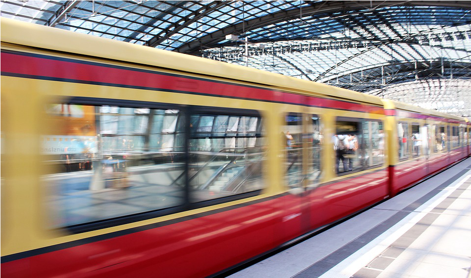 Eu Trains Going Renewable - Berlin (1236x566), Png Download