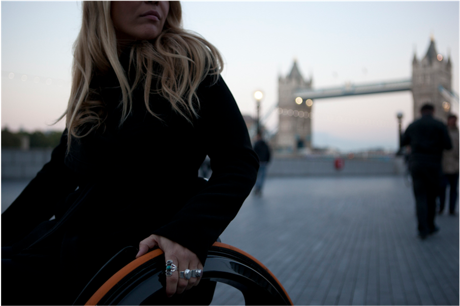 Be Able To Meet The People Behind Your Chair And Find - Girl (1000x1000), Png Download