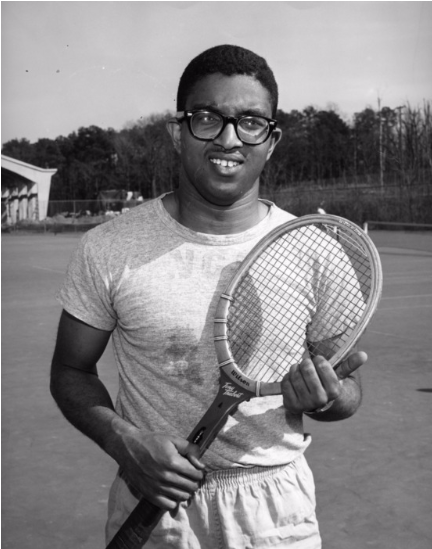 Irwin Holmes With Tennis Racket - Irwin Holmes Nc (1078x548), Png Download