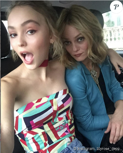 Lily-rose Depp, Fille De Johnny Depp Et Vanessa Paradis - Vanessa Paradis Lily Rose 2016 (950x594), Png Download