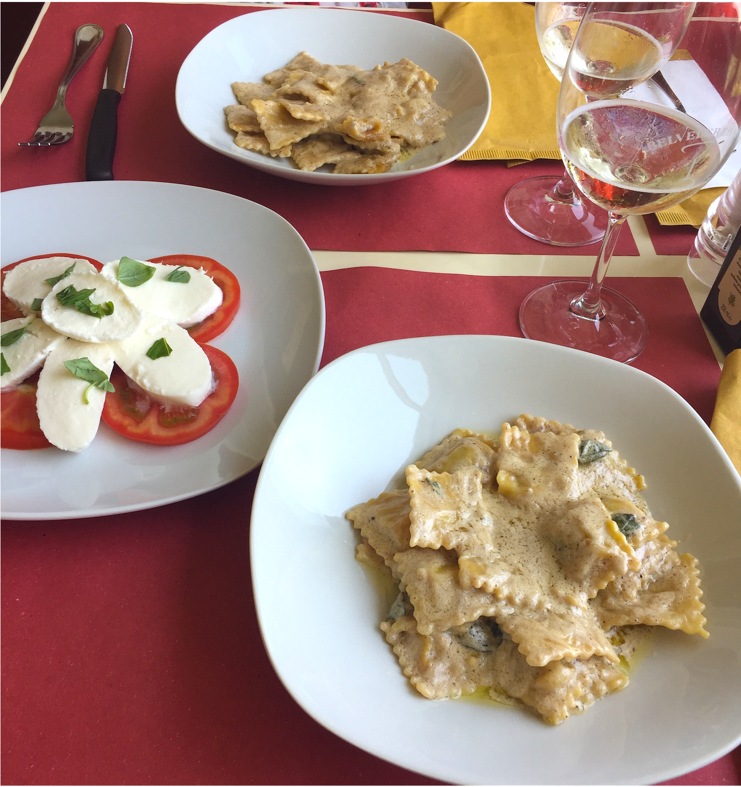 Mouthwatering Spinach Ravioli In A Walnut Cream Sauce - Caprese Salad (1500x2000), Png Download