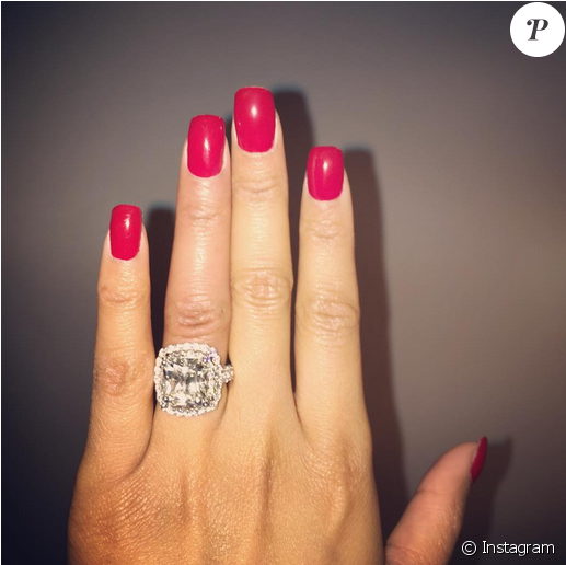 Nicki Minaj Et Meek Mill Se Sont-ils Mariés La Photo - Bague Avec Un Gros Diamant (950x515), Png Download