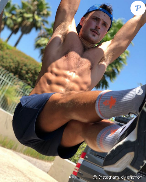 Dylan Efron, Petit Frère De Zac Efron, Sur Son Compte - Zac Efron Shirtless 2018 (950x598), Png Download