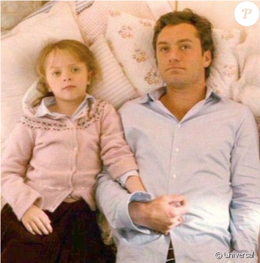 Jude Law Et Miffy Englefield Dans The Holiday - Holiday Jude's Law (637x519), Png Download