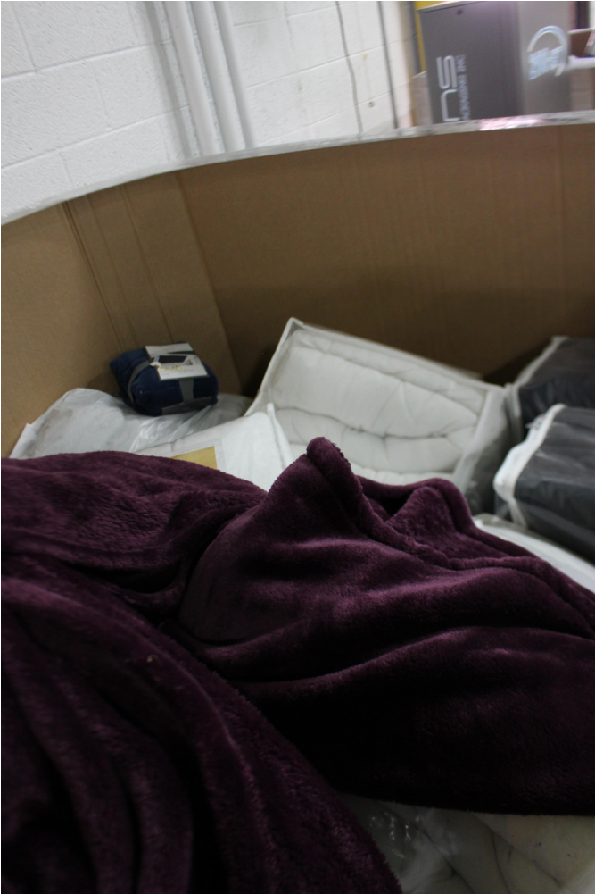 Pallet 74 Pcs Comforters & Duvets, Sheets, Pillowcases - Bedroom (1000x1000), Png Download
