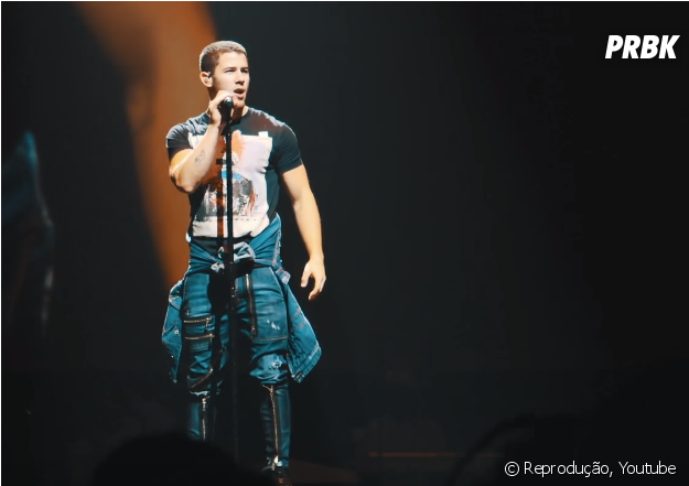 Nick Jonas Lança Clipe Ao Vivo Da Música "bacon" De - Figurine (624x600), Png Download