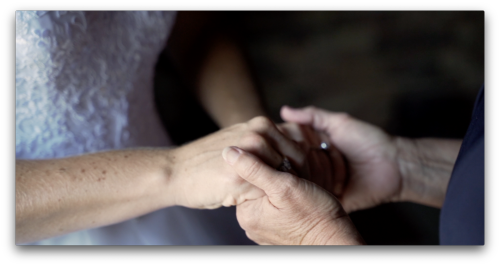 Screen Shot 2019 01 06 At - Holding Hands (1000x532), Png Download