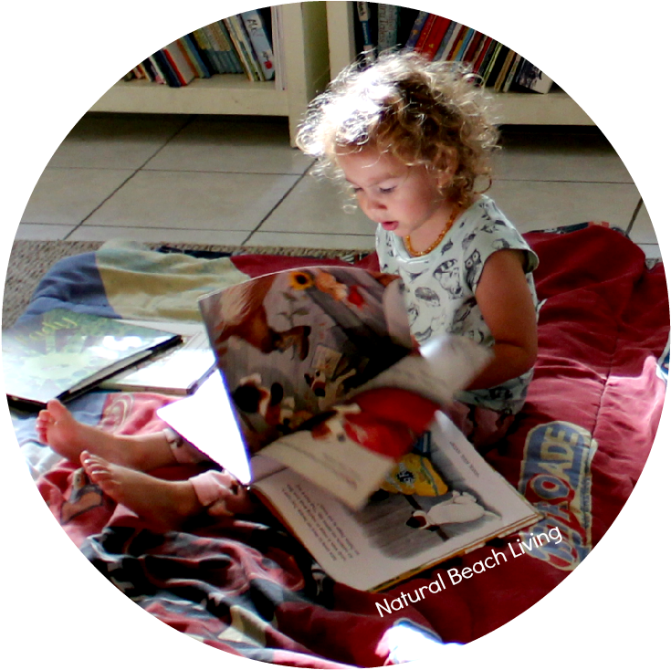 10 Reasons Why Reading Is So Important - Sitting (1026x785), Png Download